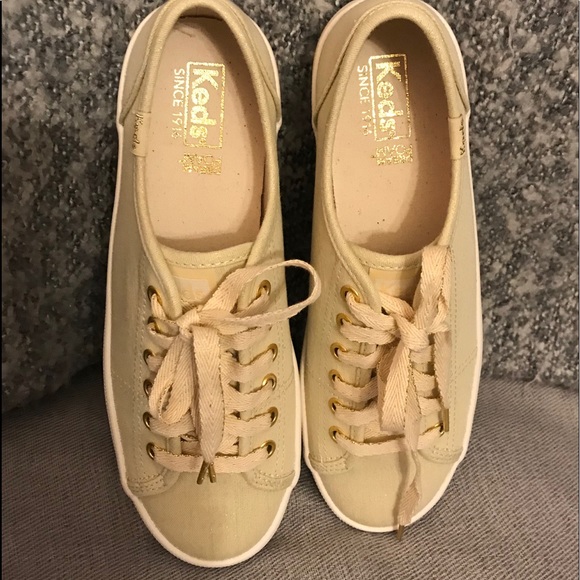 Shoes - Picture 3 of 4